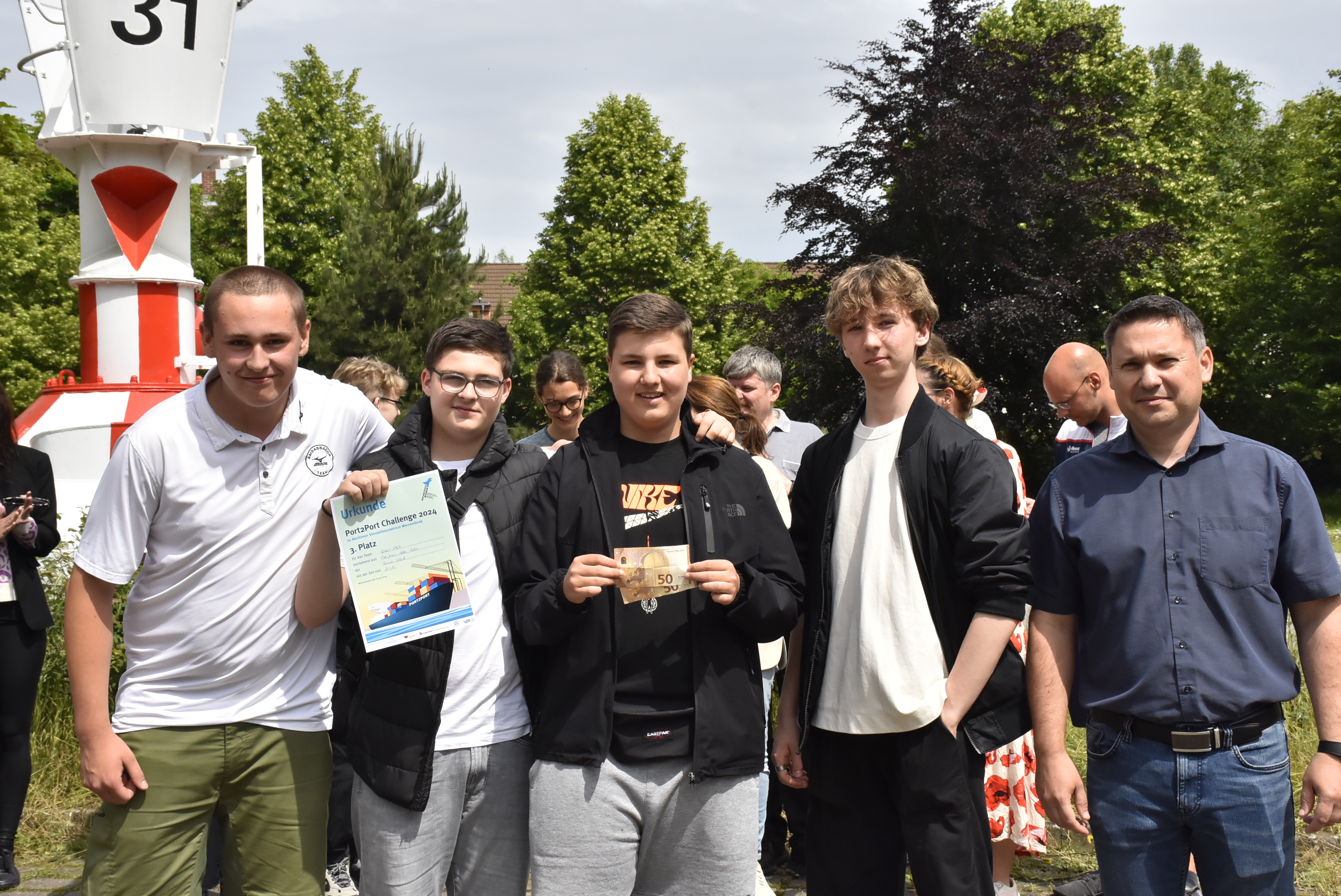 Foto v.l.n.r.: Malte Welz, Aidan Wetzel, Piet Schatz, Jonas Steinfurth, Prof. Gehrke